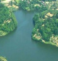 Waste to the top of the rivers and lakes